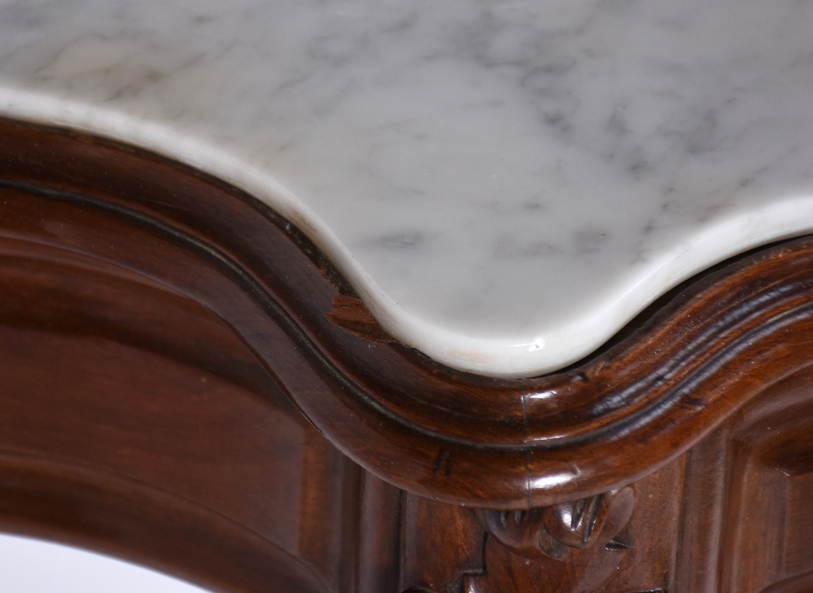 Console de madeira nobre, estilo Beranger, tampo recortado coberto... - foto 4 de 5