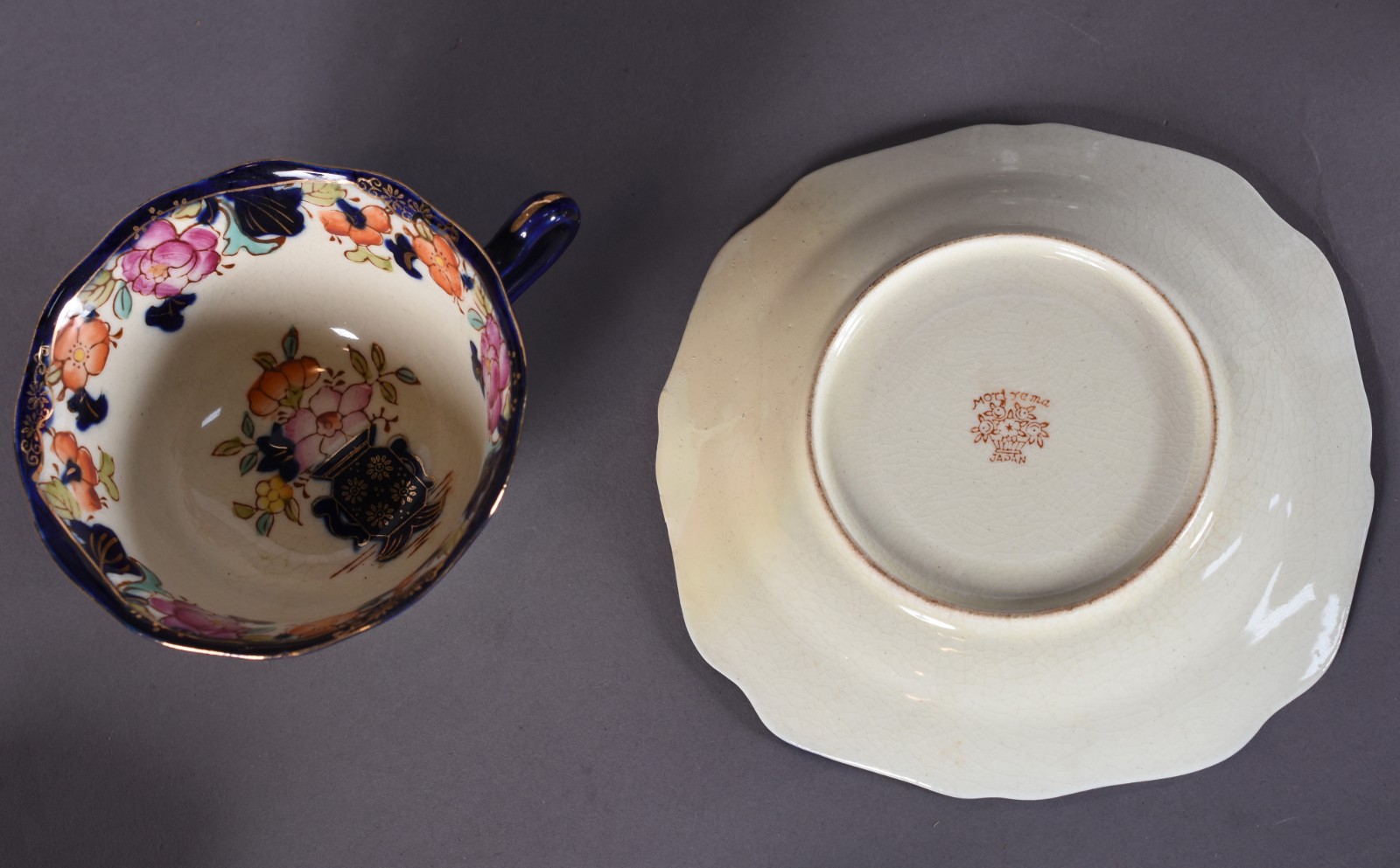 Lote com 15 xícaras de chá com pires, porcelanas de diversos modelos... - foto 7 de 10