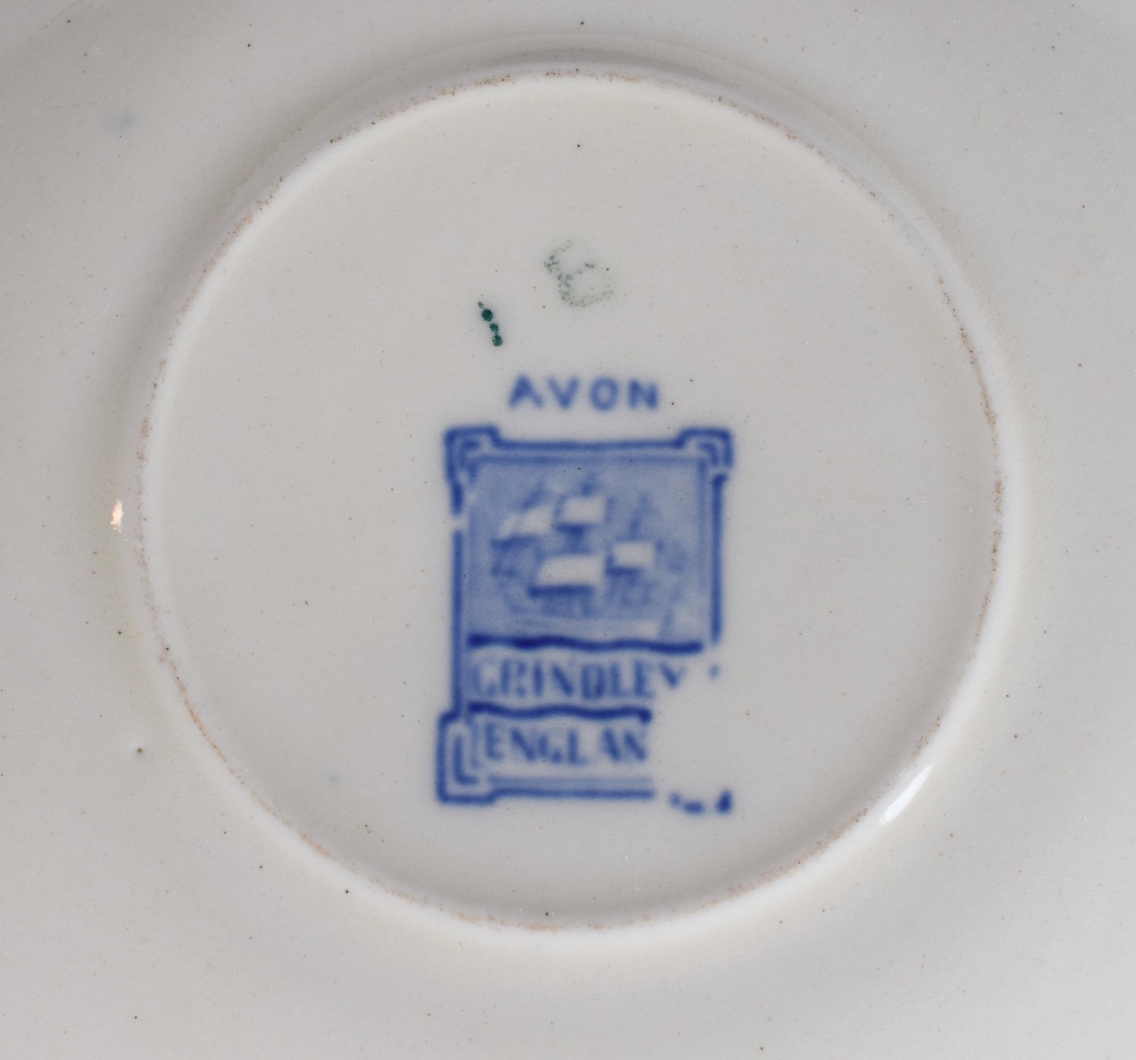 Lote com 15 xícaras de chá com pires, porcelanas de diversos modelos... - foto 8 de 10
