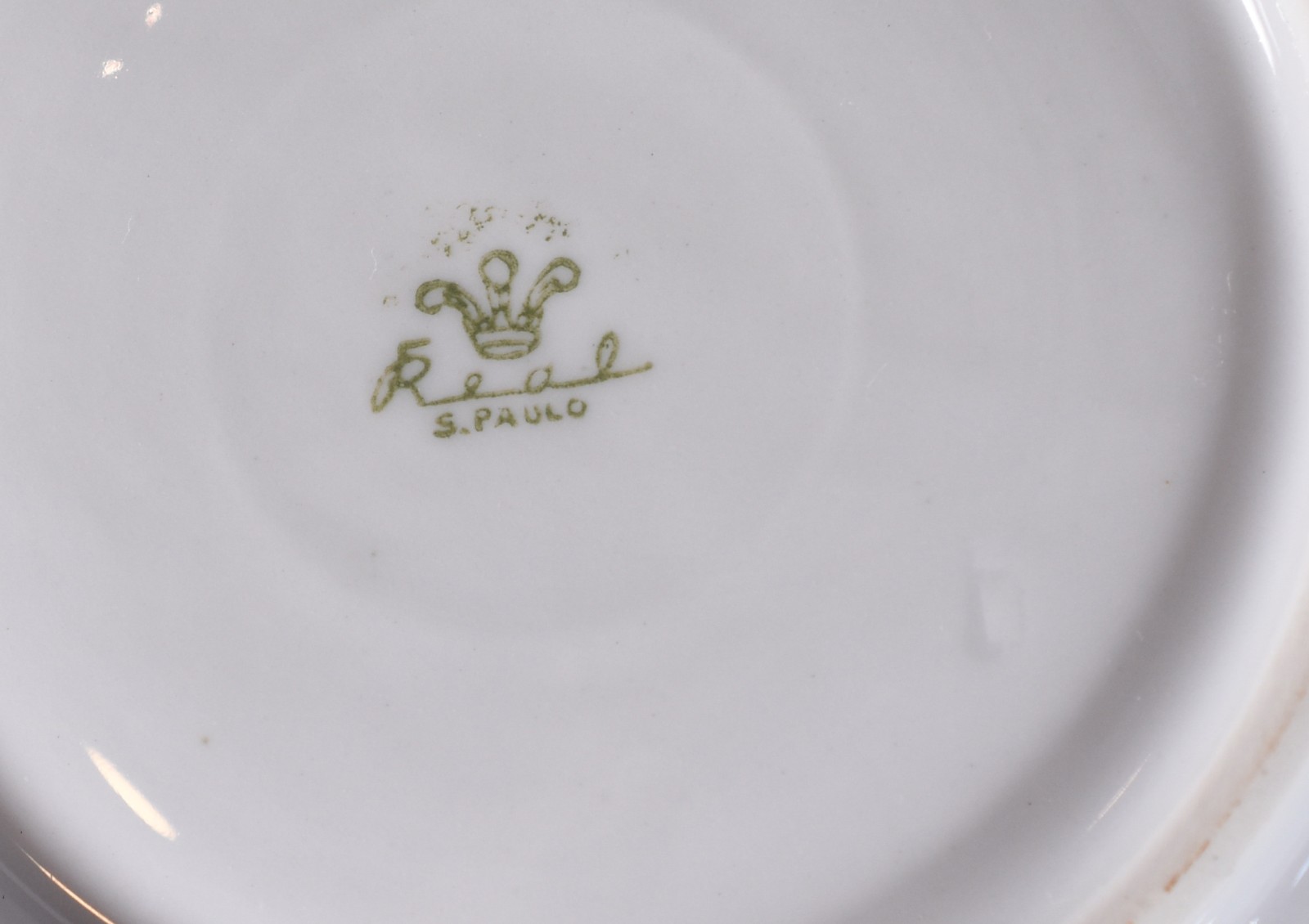 Lote com 15 xícaras de chá com pires, porcelanas de diversos modelos... - foto 9 de 10