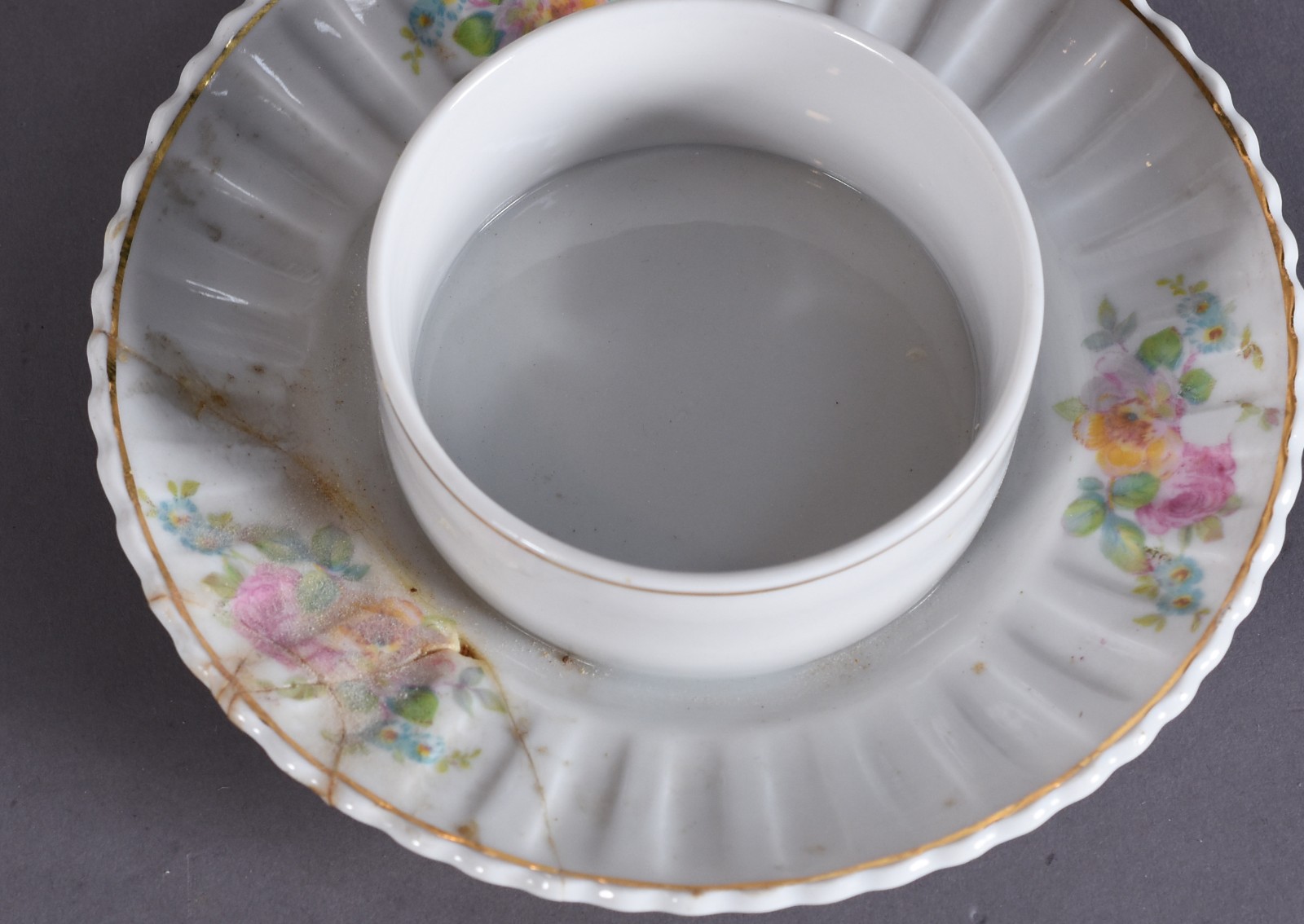 Serviço de porcelana Real composto de: 6 xícaras de chá com pires... - foto 3 de 7