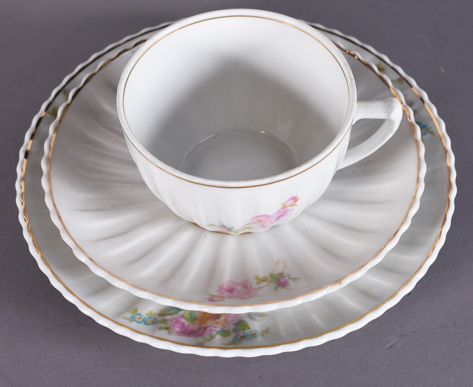 Serviço de porcelana Real composto de: 6 xícaras de chá com pires... - foto 4 de 7