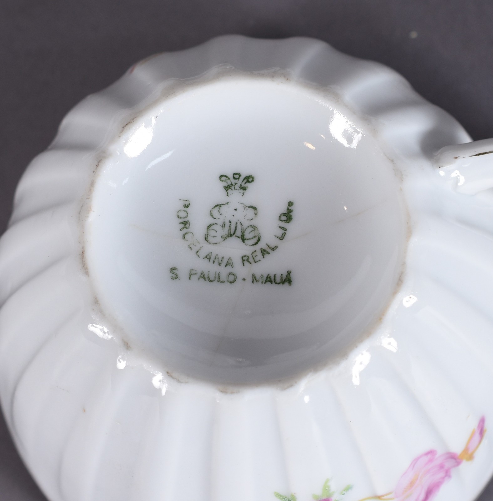 Serviço de porcelana Real composto de: 6 xícaras de chá com pires... - foto 6 de 7