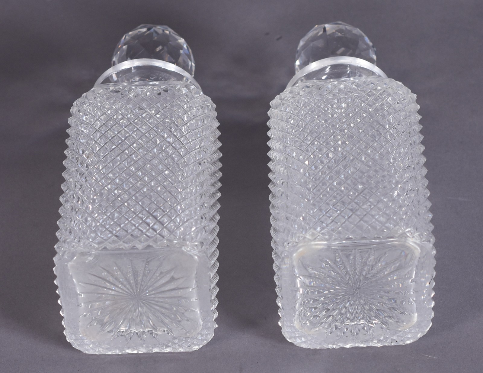 Três peças diversas de cristal, sendo: fruteira em gomos e 2... - foto 4 de 6
