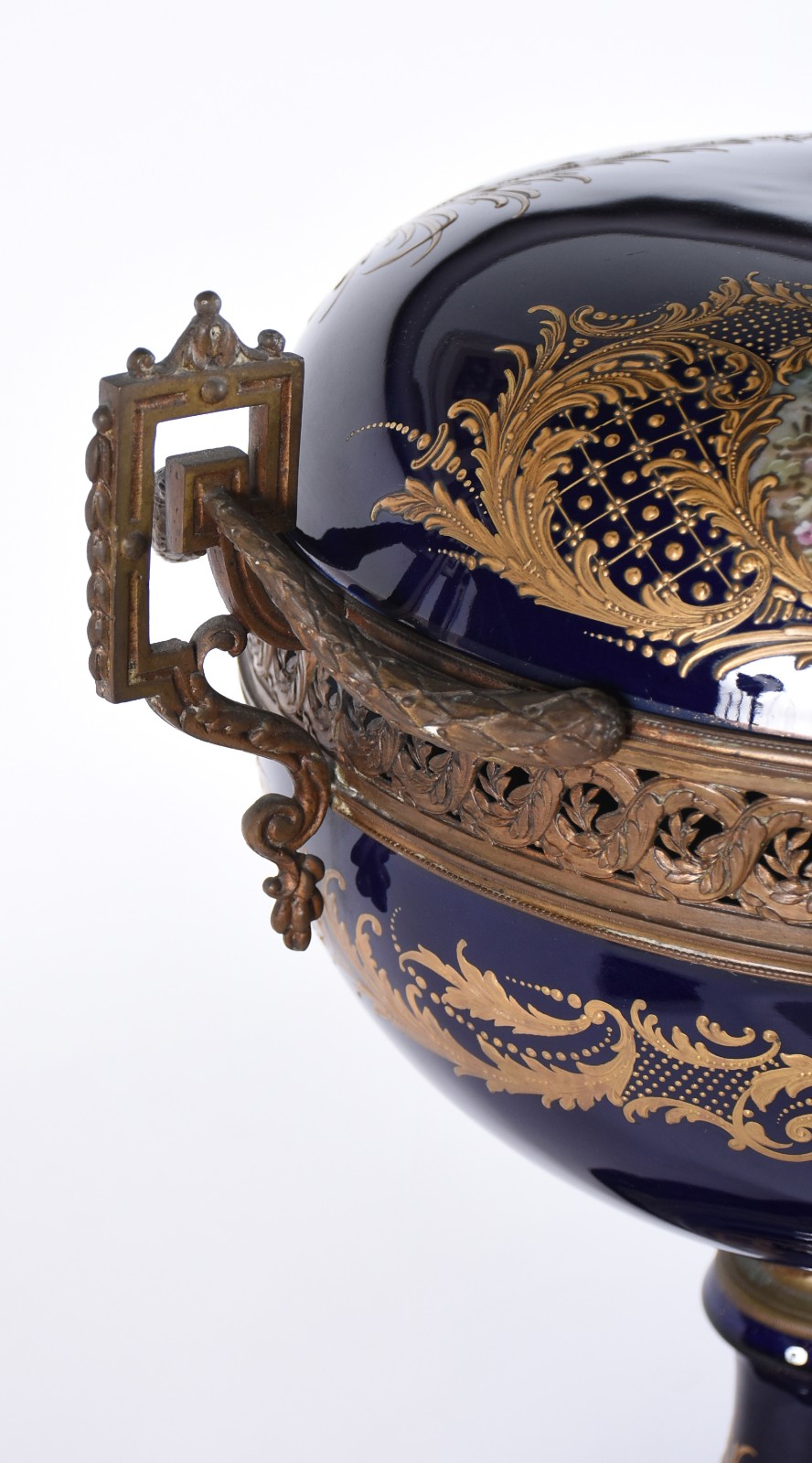 Grande potiche de porcelana francesa possivelmente de Sèvres, na cor... - foto 5 de 7