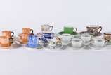Lote com 15 xícaras de café com pires, porcelan... - Lote com 15 xícaras de café com pires, porcelanas de diversos modelos e procedências.