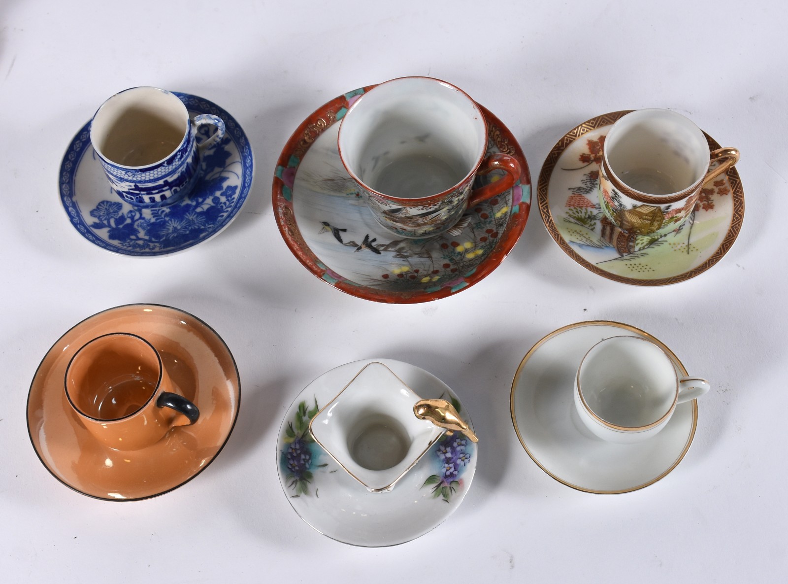 Lote com 15 xícaras de café com pires, porcelanas de diversos modelos... - foto 3 de 7
