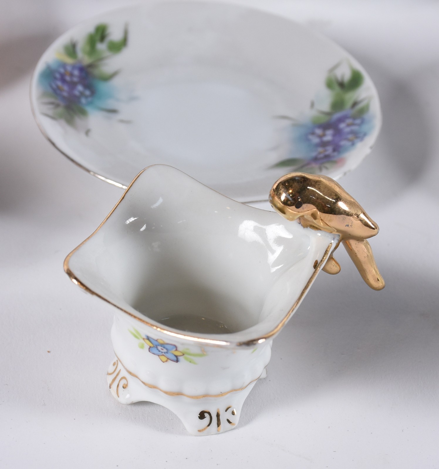 Lote com 15 xícaras de café com pires, porcelanas de diversos modelos... - foto 5 de 7