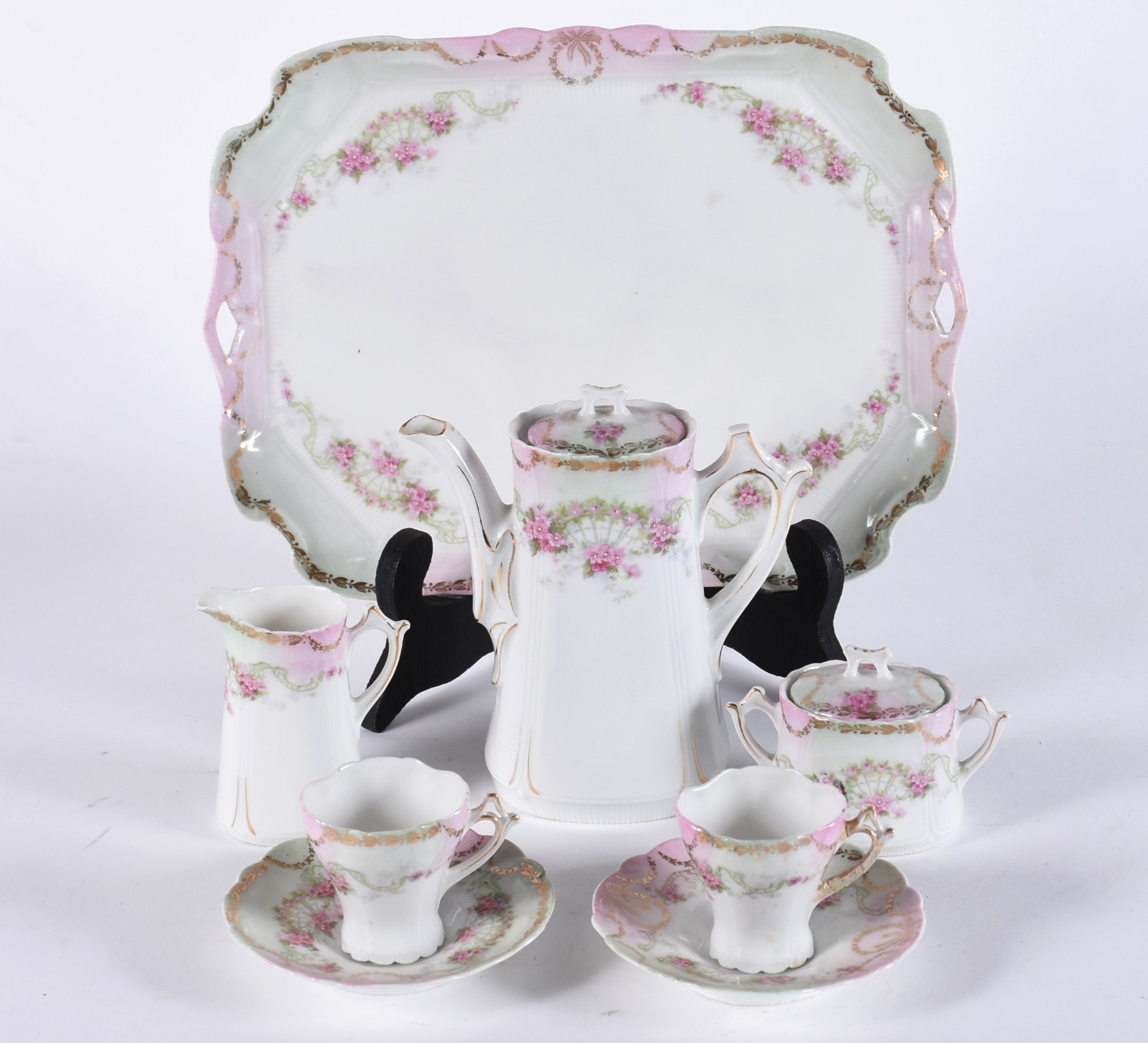 Tête-à-tête de porcelana branca decorada com guirlandas florais com... - foto 3 de 5