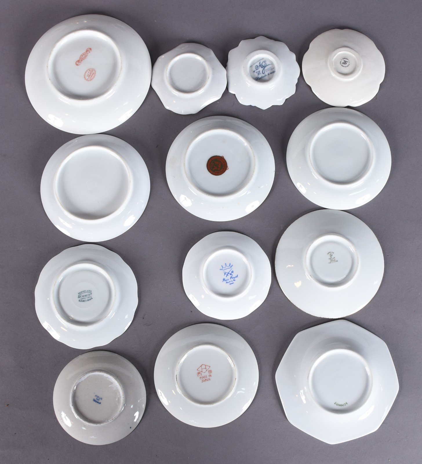 Lote com 13 xícaras de café com pires, porcelanas de diversos modelos... - foto 4 de 7