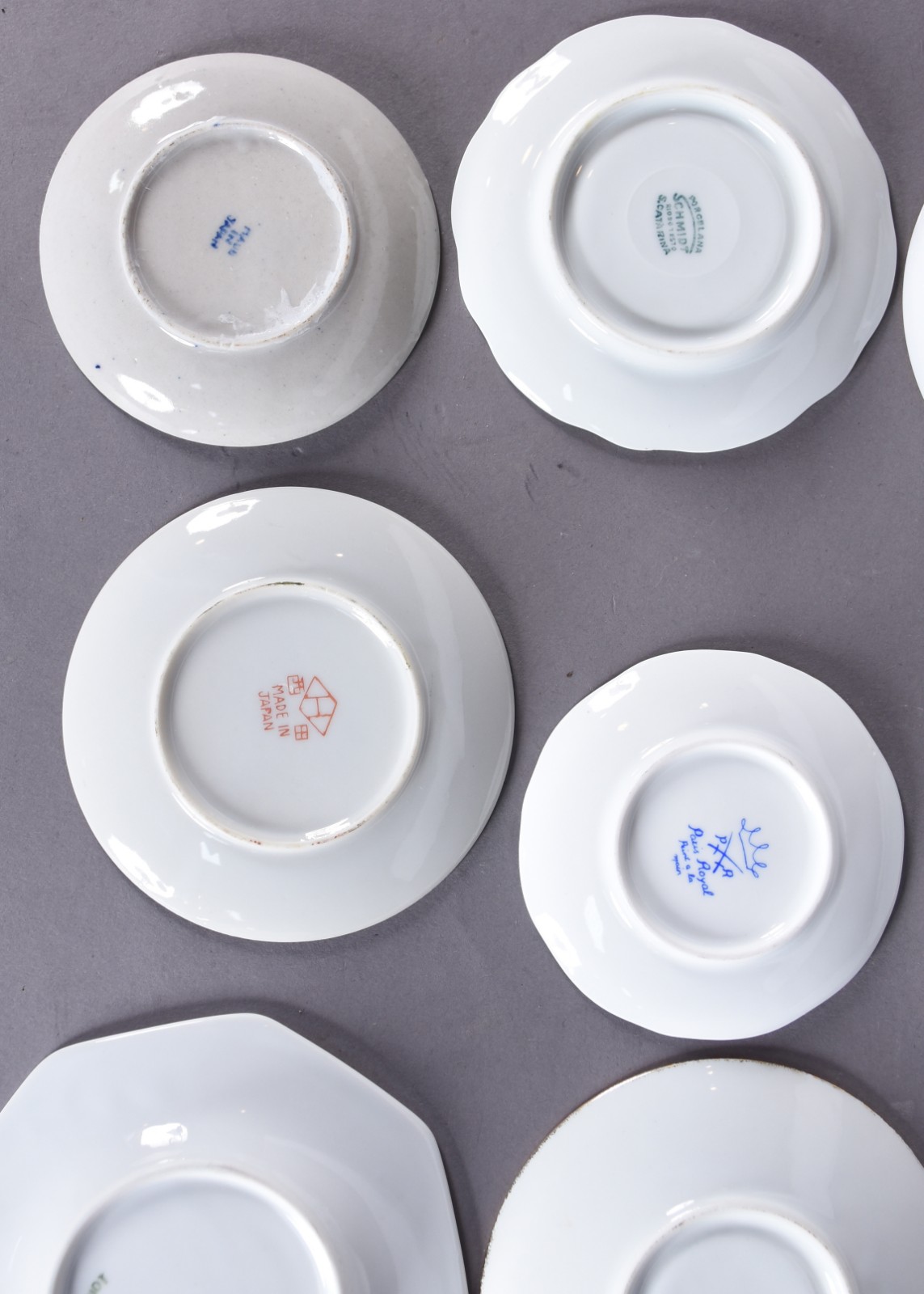 Lote com 13 xícaras de café com pires, porcelanas de diversos modelos... - foto 6 de 7