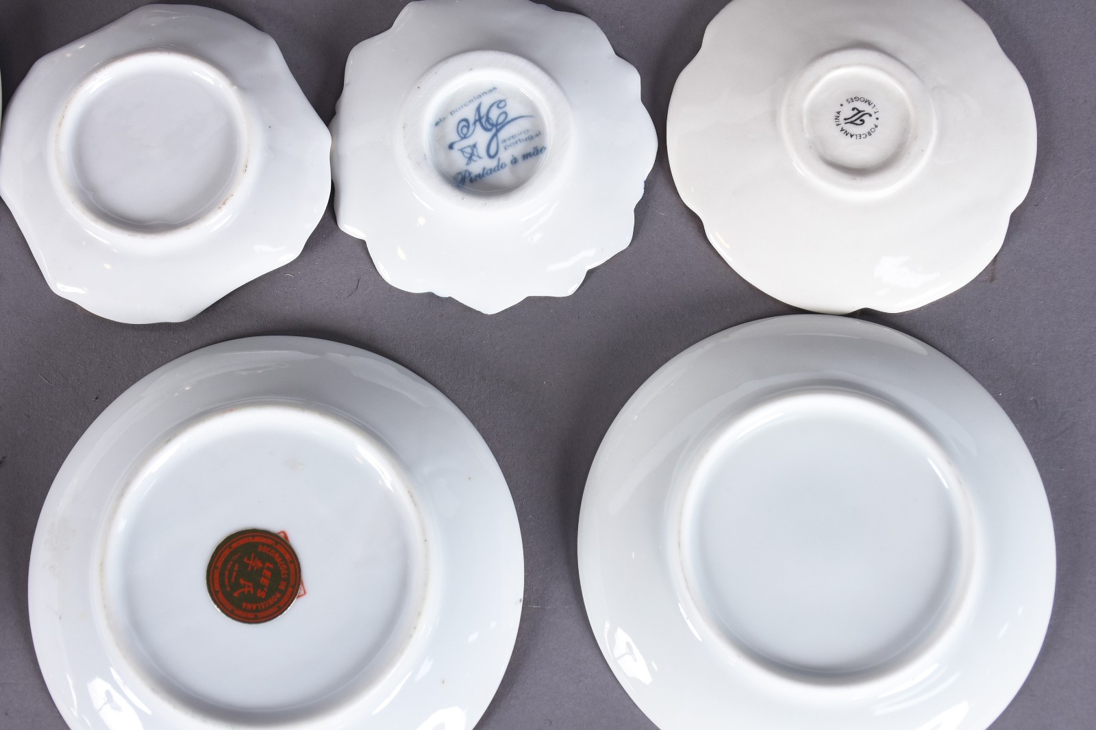 Lote com 13 xícaras de café com pires, porcelanas de diversos modelos... - foto 7 de 7