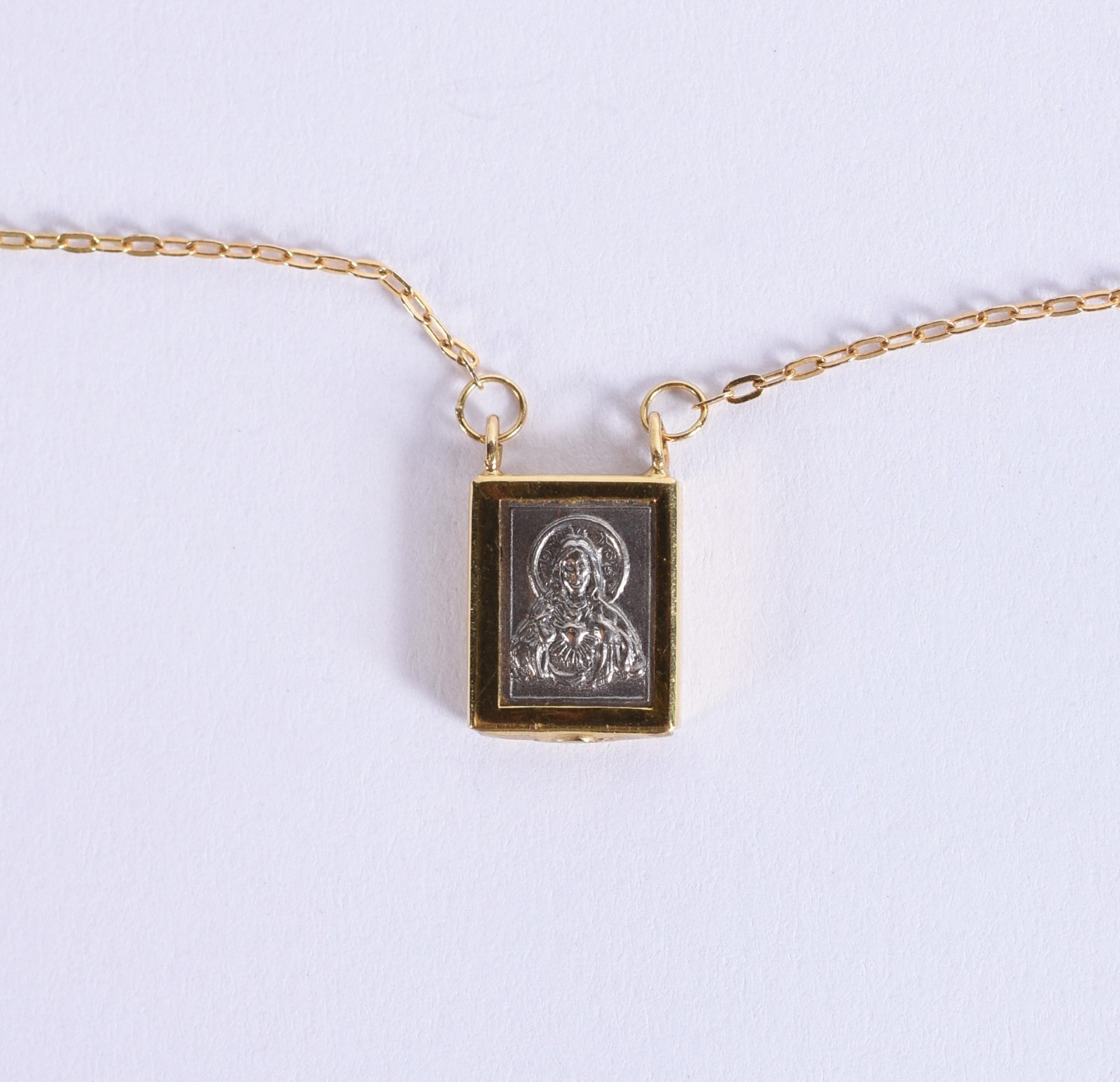 Cordão de ouro 18k com um pendente com relevo do coração de Jesus... - foto 1 de 7