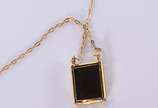Cordão de ouro 18k com um pendente com relevo d... - Cordão de ouro 18k com um pendente com relevo do coração de Jesus  (Por motivos de segurança a peça não se encontra na loja)