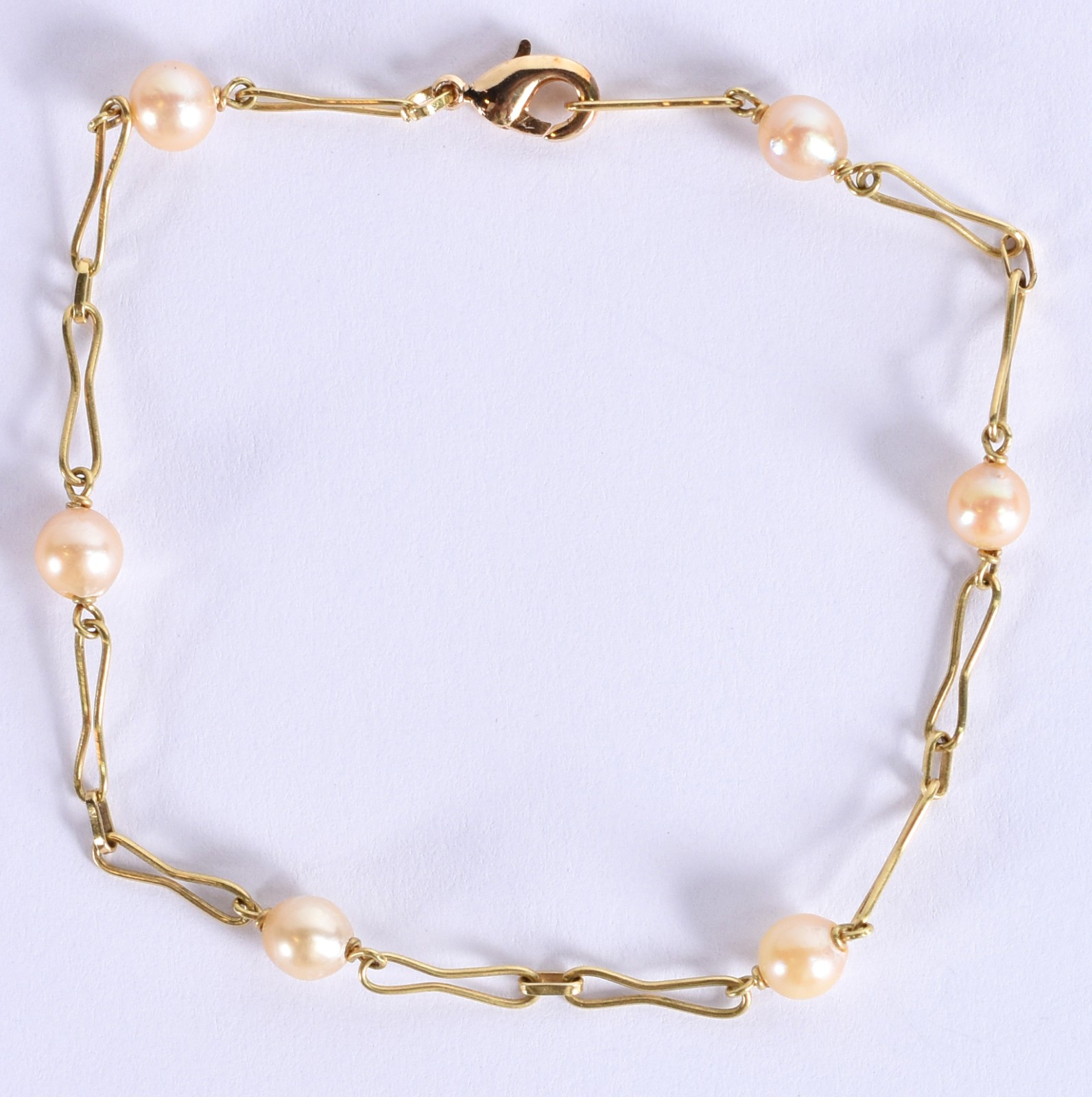 Pulseira de ouro 18k com 6 perolas com elos feitio "oito", fecho... - foto 2 de 3