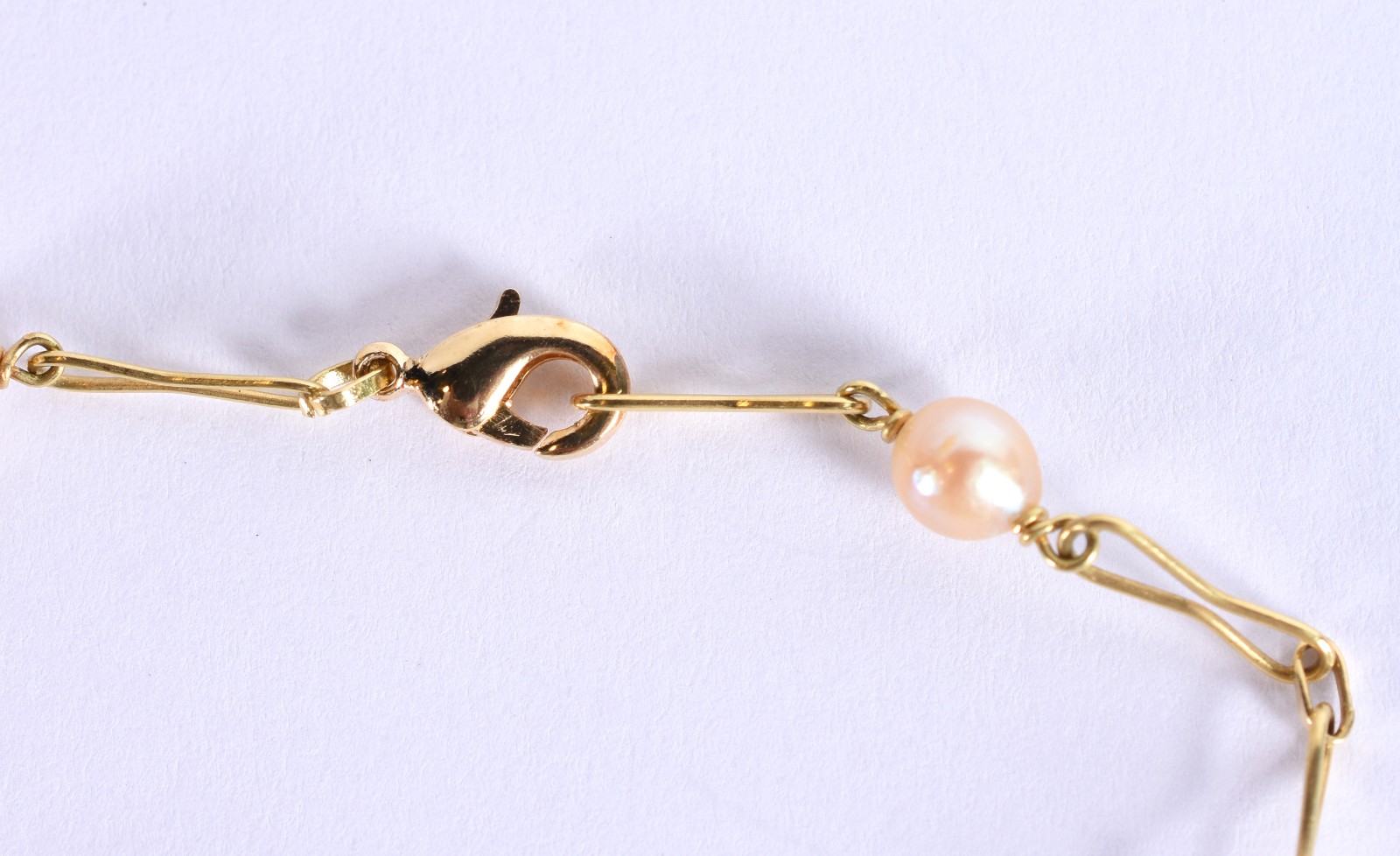 Pulseira de ouro 18k com 6 perolas com elos feitio "oito", fecho... - foto 3 de 3