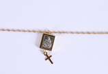 Cordão de ouro 18k contrastado 750 mls com plac... - Cordão de ouro 18k contrastado 750 mls com placa de Nossa Senhora com cruz  (Por motivos de segurança a peça não se encontra na loja)