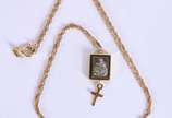 Cordão de ouro 18k contrastado 750 mls com plac... - Cordão de ouro 18k contrastado 750 mls com placa de Nossa Senhora com cruz  (Por motivos de segurança a peça não se encontra na loja)