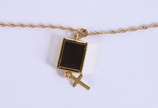 Cordão de ouro 18k contrastado 750 mls com plac... - Cordão de ouro 18k contrastado 750 mls com placa de Nossa Senhora com cruz  (Por motivos de segurança a peça não se encontra na loja)