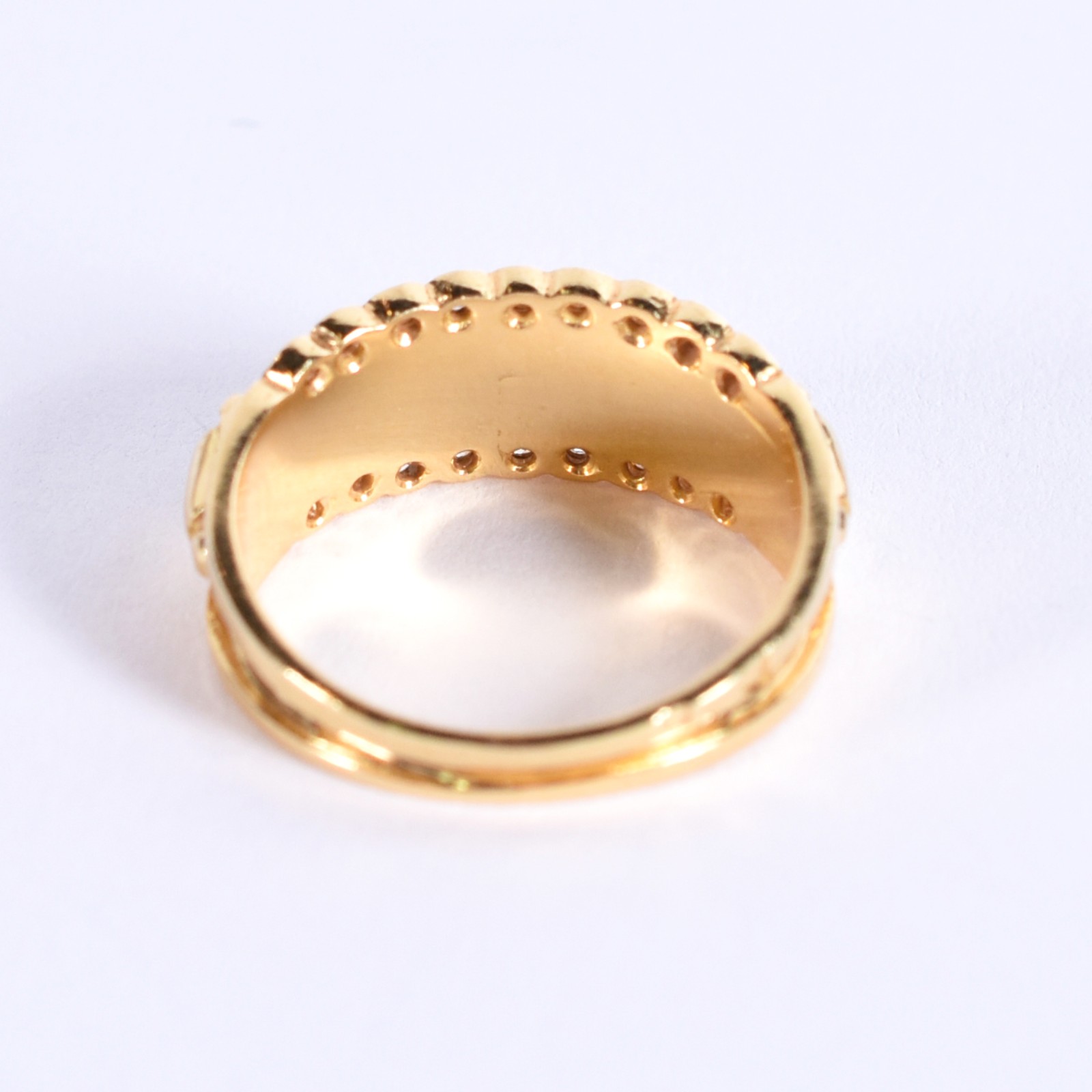 Anel de ouro 18k com 18 brilhantes laterais, aro 18 (Por motivos de... - foto 3 de 4