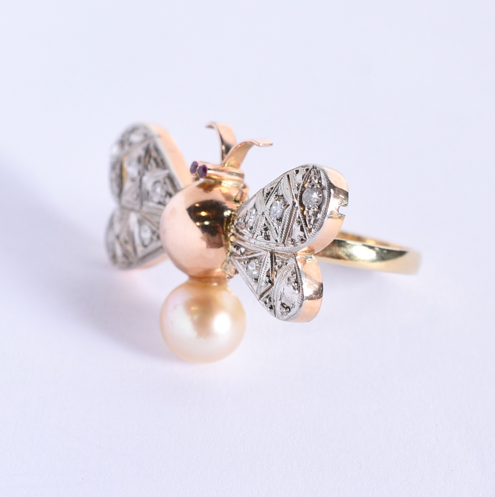 Anel de ouro 18k feitio abelha, asas com diamantes e perolas, aro 16... - foto 2 de 3