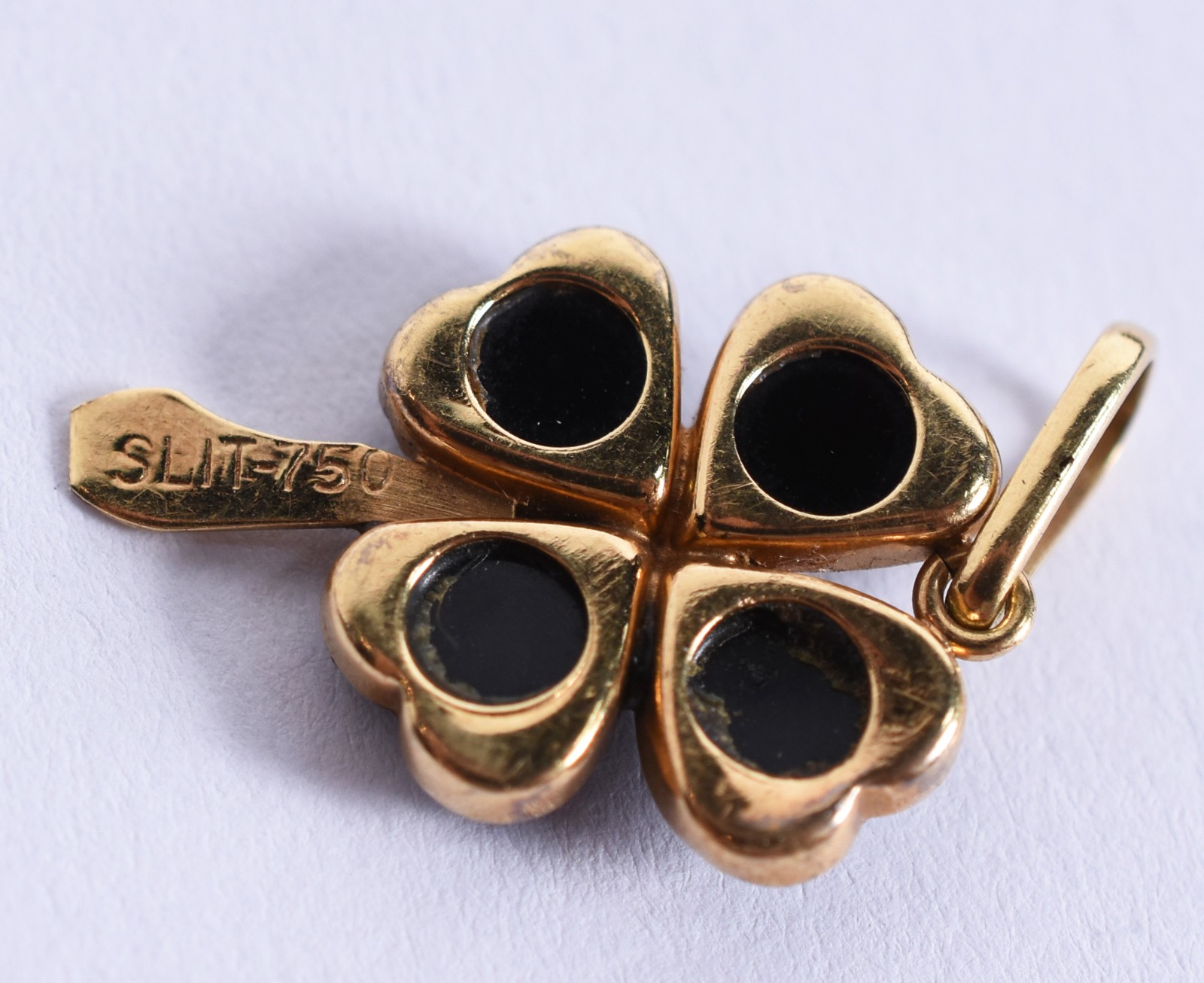 Três pingentes de ouro 18k e ônix (Por motivos de segurança a peça... - foto 4 de 4