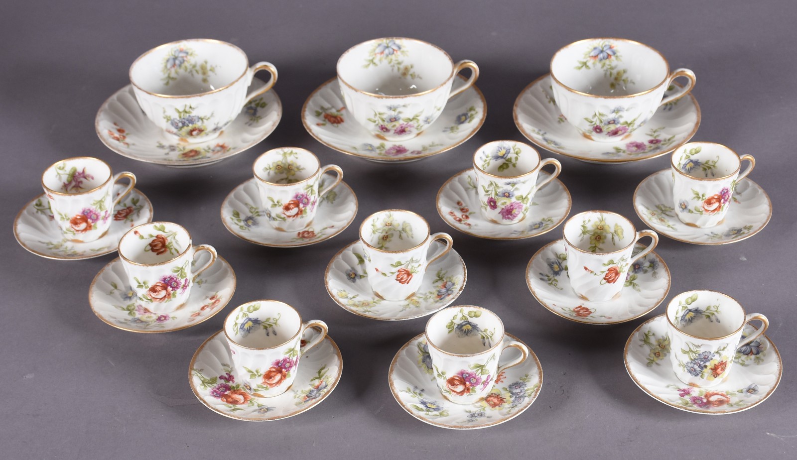 Conjunto de 10 xícaras de café com pires porcelana Limoges Theodore... - foto 1 de 8