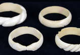 Quatro pulseira de marfim.  Diâmetros: 7cm e 8cm  - Quatro pulseira de marfim.  Diâmetros: 7cm e 8cm 