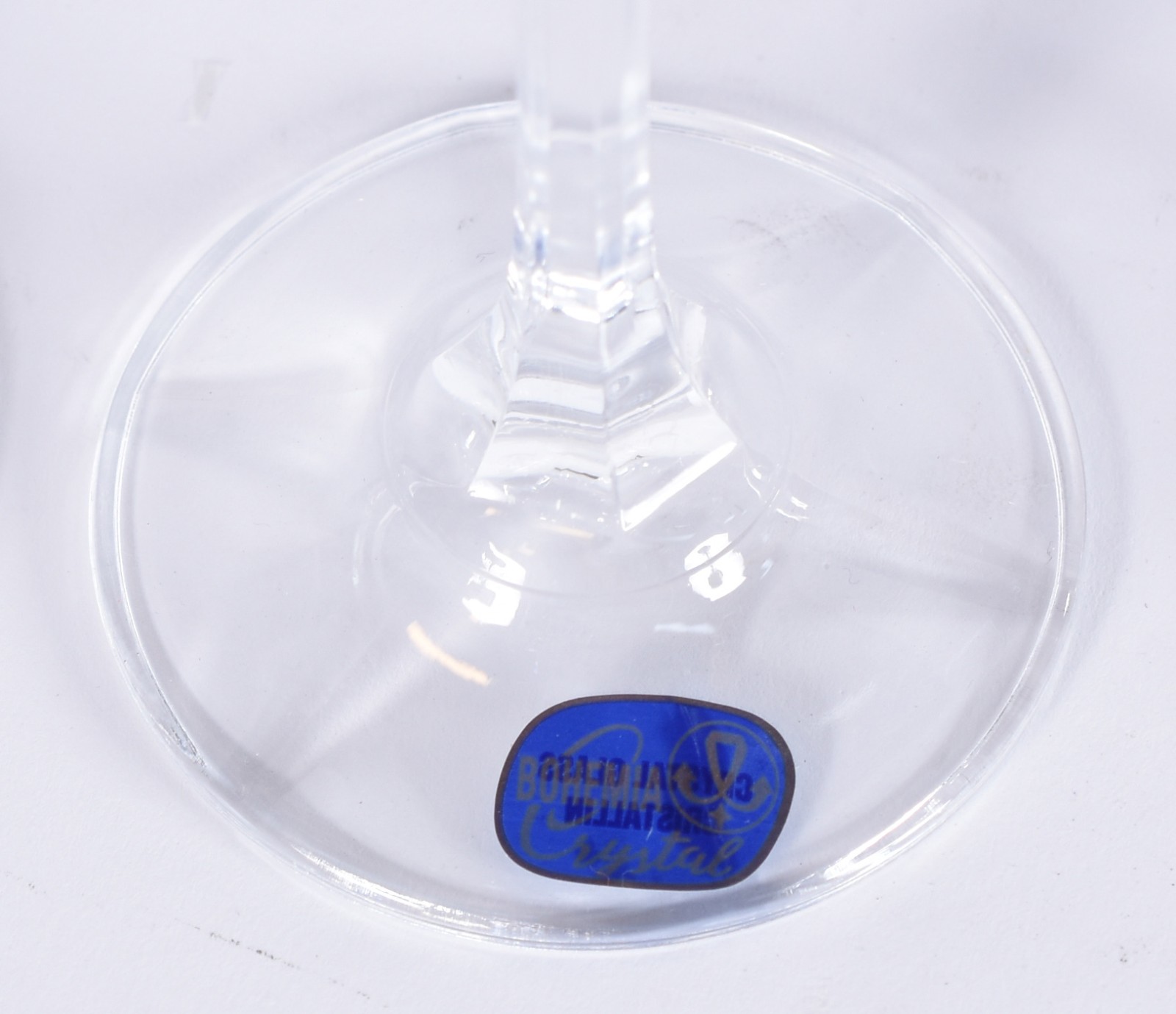 Três taças para vinho e champagne de cristal doublé azul lapidado. - foto 4 de 5