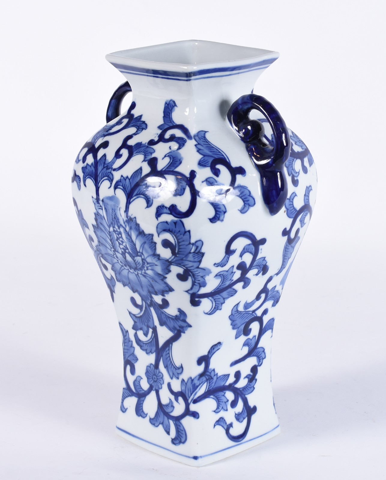 Ânfora de porcelana branca com detalhes azuis. - foto 2 de 4