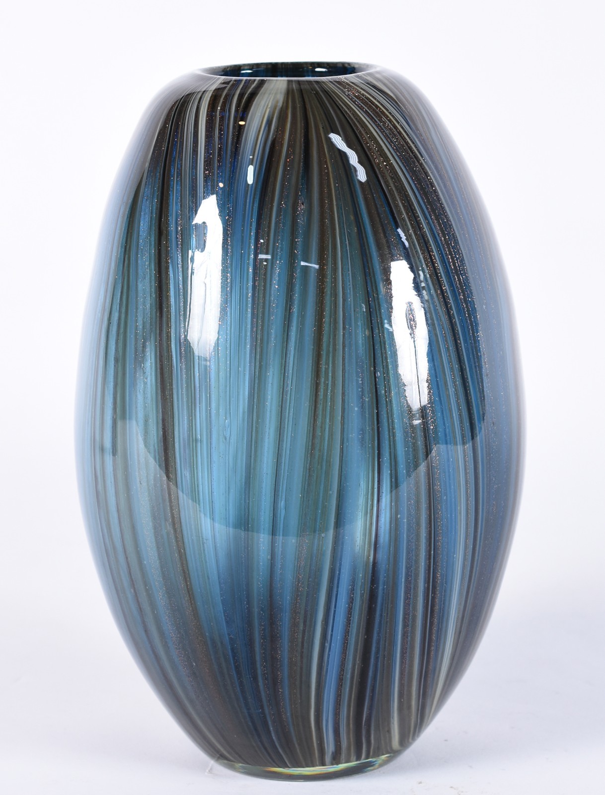 Vaso de vidro decorativo listrado com pó de ouro. - foto 1 de 3
