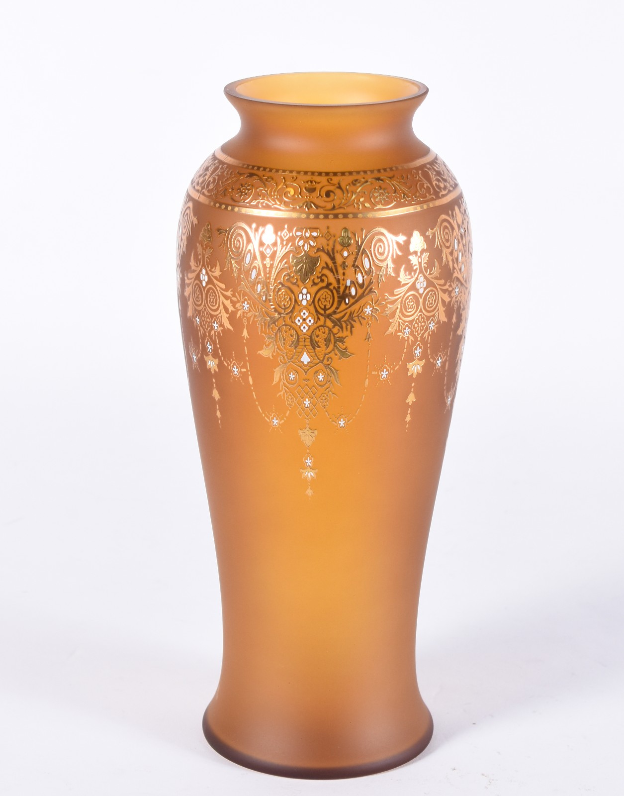 Vaso de vidro fosco na cor laranja com guirlandas em dourado. - foto 1 de 4
