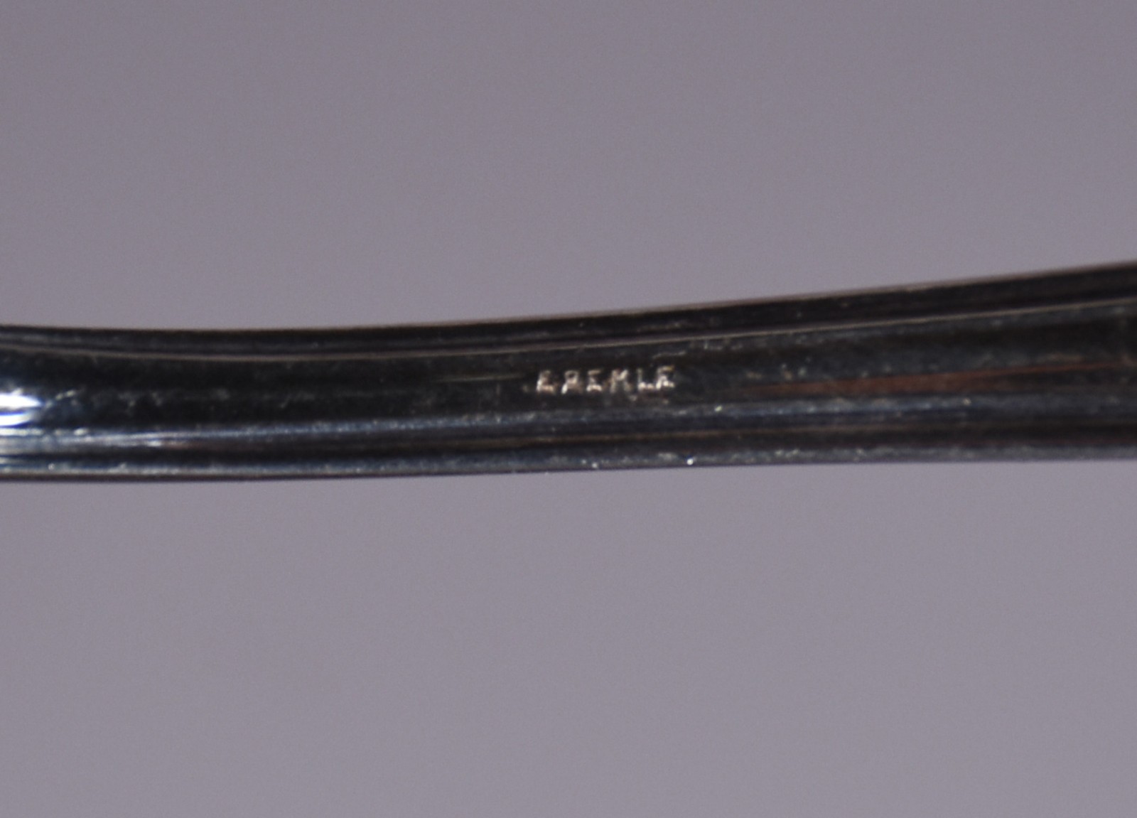 Seis taças com colheres para sorvete de metal prateado. - foto 6 de 7