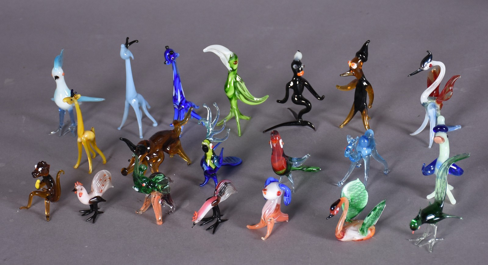 Vinte miniaturas de murano, um com pequeno quebrado. - foto 4 de 7