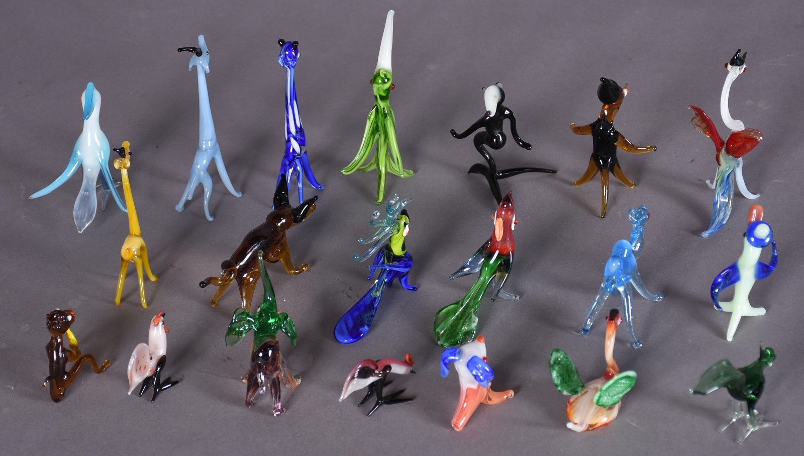 Vinte miniaturas de murano, um com pequeno quebrado. - foto 6 de 7