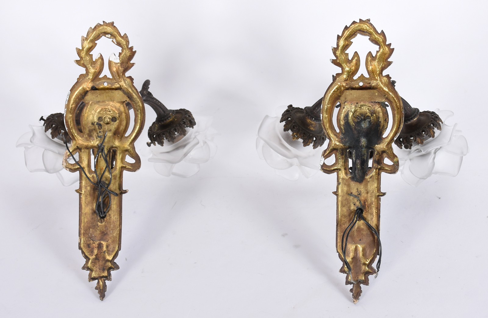 Par de apliques de metal dourado no estilo frances, para duas luzes... - foto 4 de 4