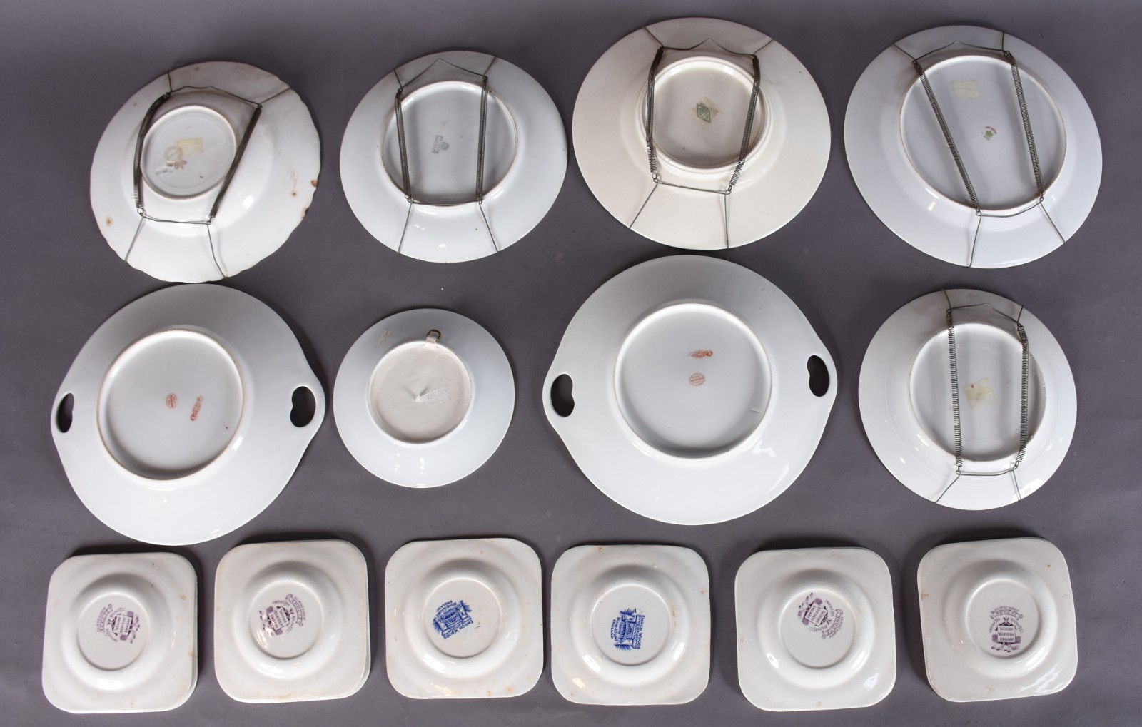 Dezoito pratos de porcelana, sendo 10 quadrados ingleses "Abbeys"e... - foto 8 de 8