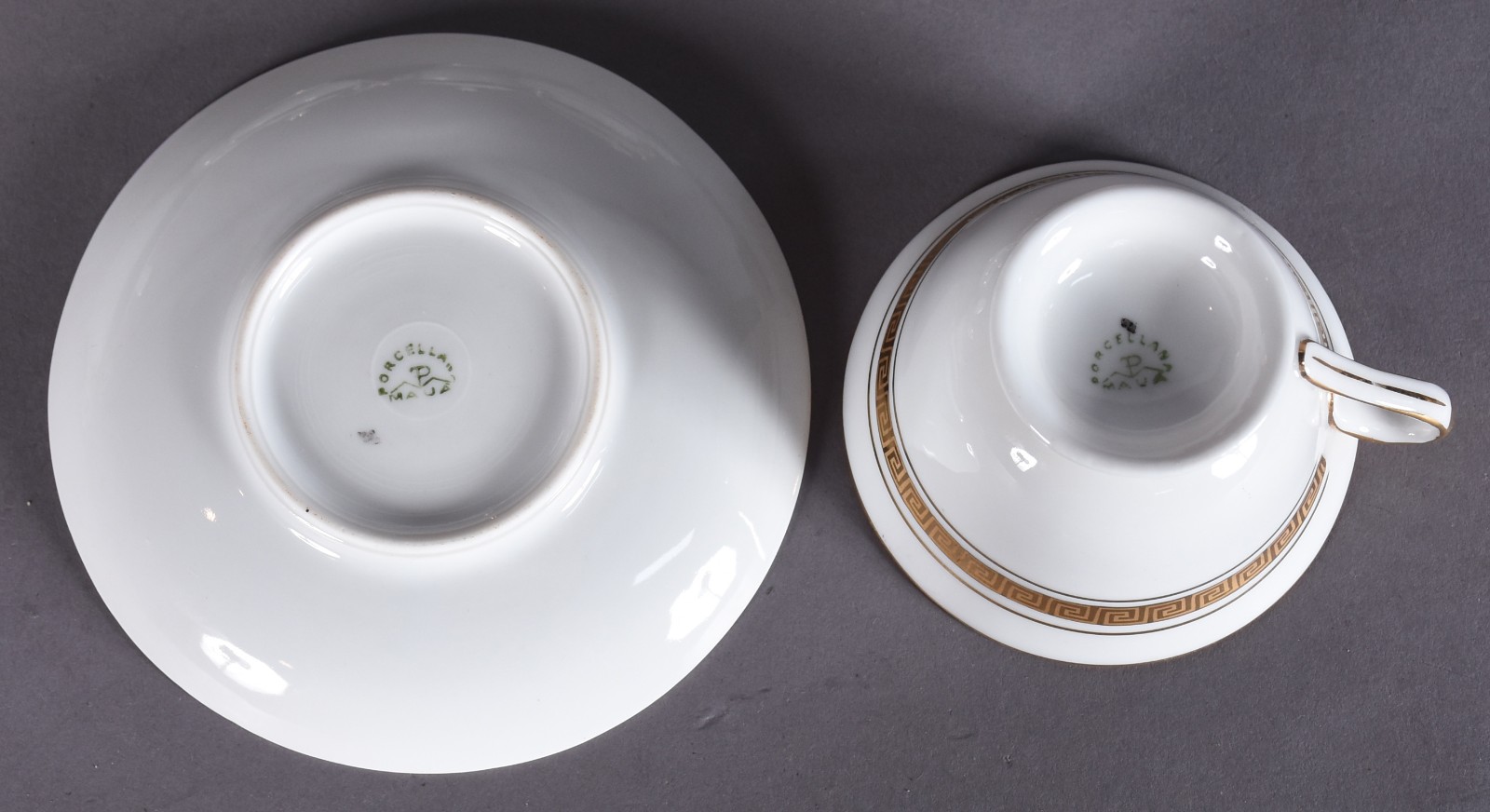 Serviço de chá de porcelana Mauá branca com grega dourada composto... - foto 5 de 6