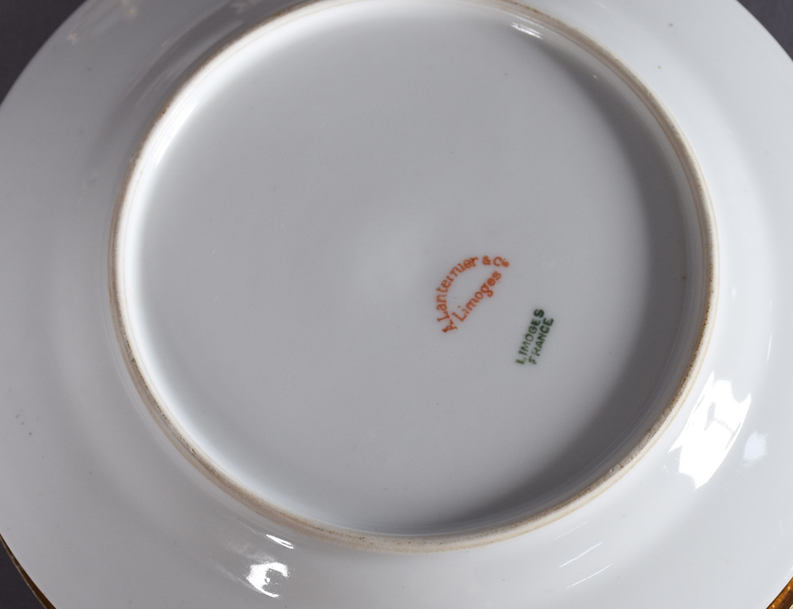 Serviço de chá de porcelana Mauá branca com grega dourada composto... - foto 6 de 6