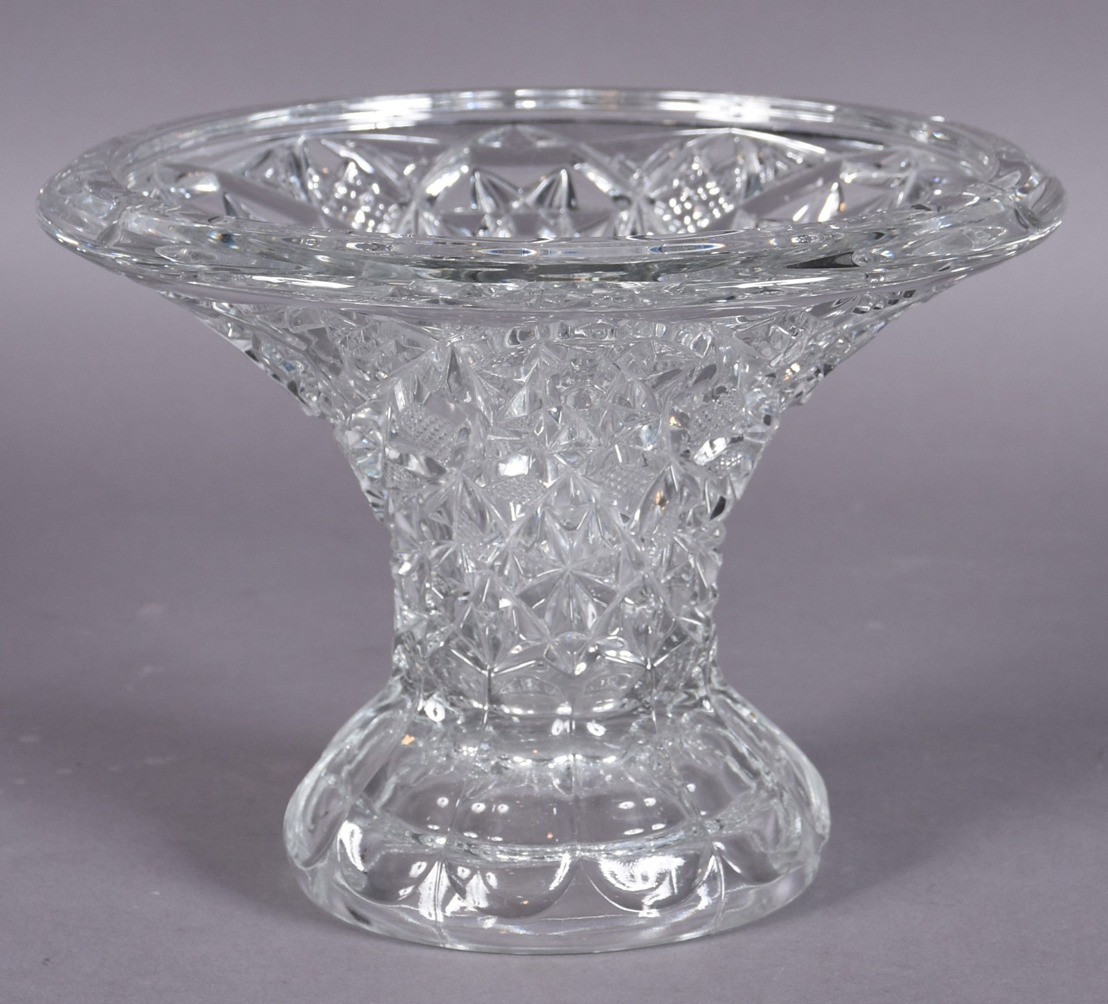Vaso de cristal lapidado, alça de metal. - foto 1 de 4