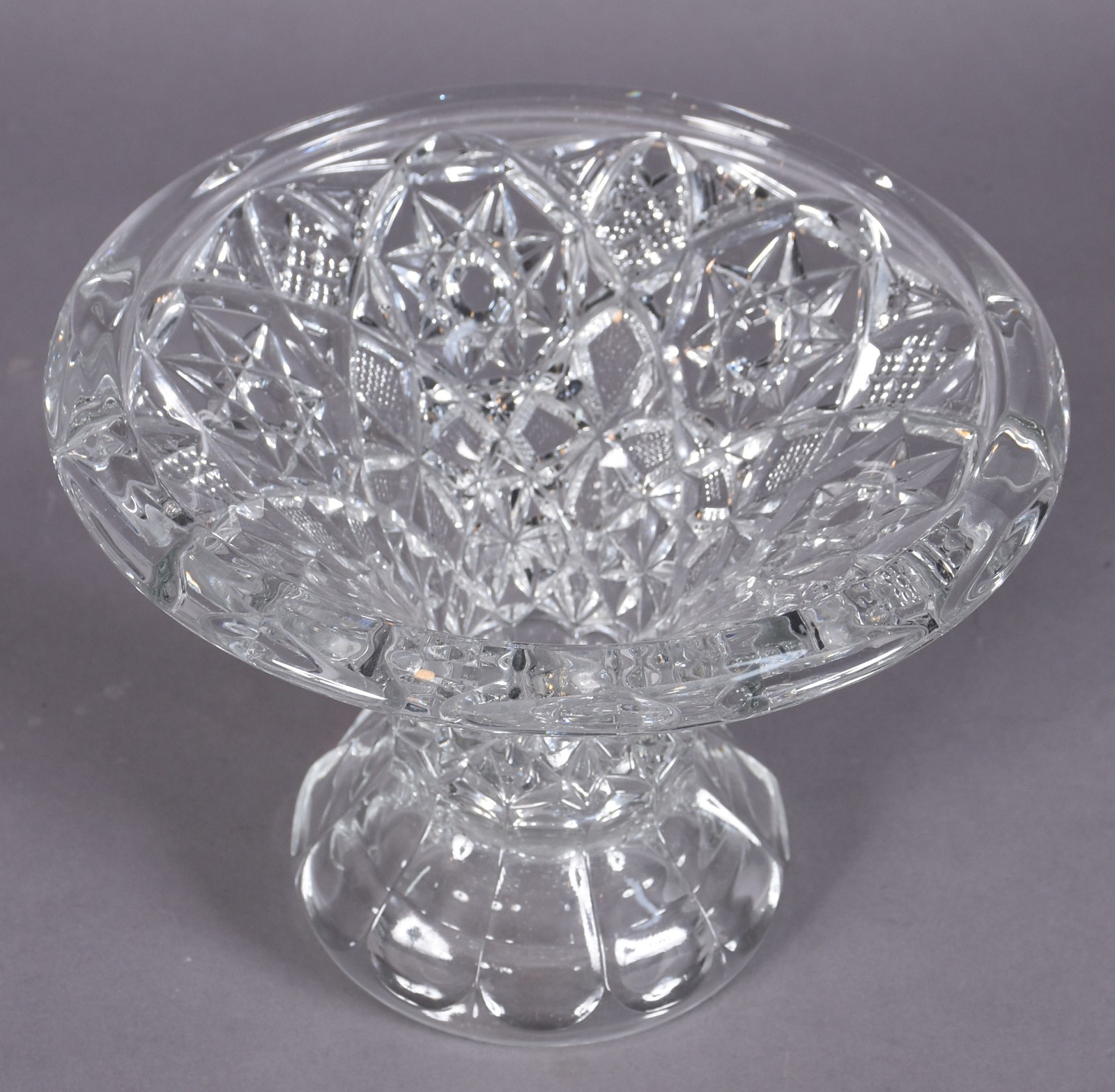 Vaso de cristal lapidado, alça de metal. - foto 3 de 4