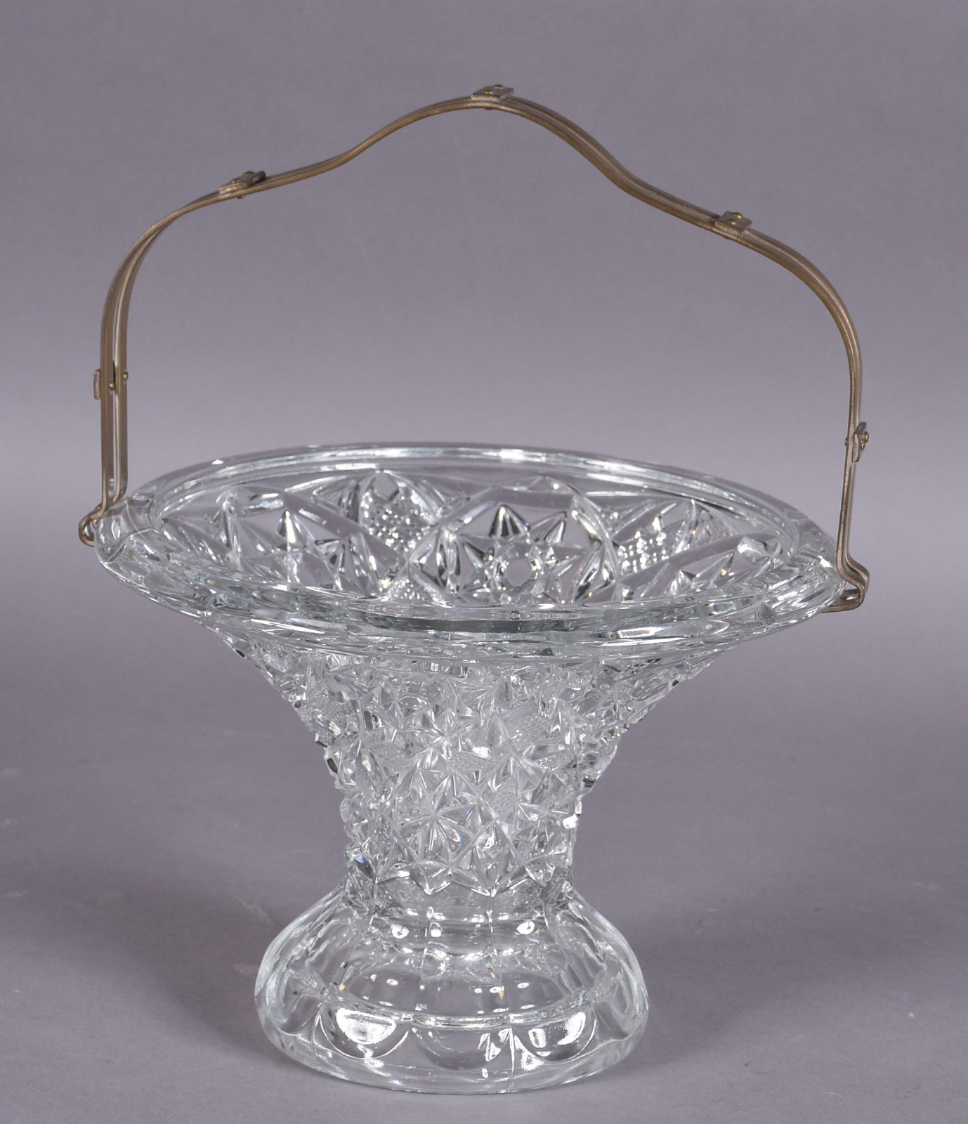 Vaso de cristal lapidado, alça de metal. - foto 2 de 4