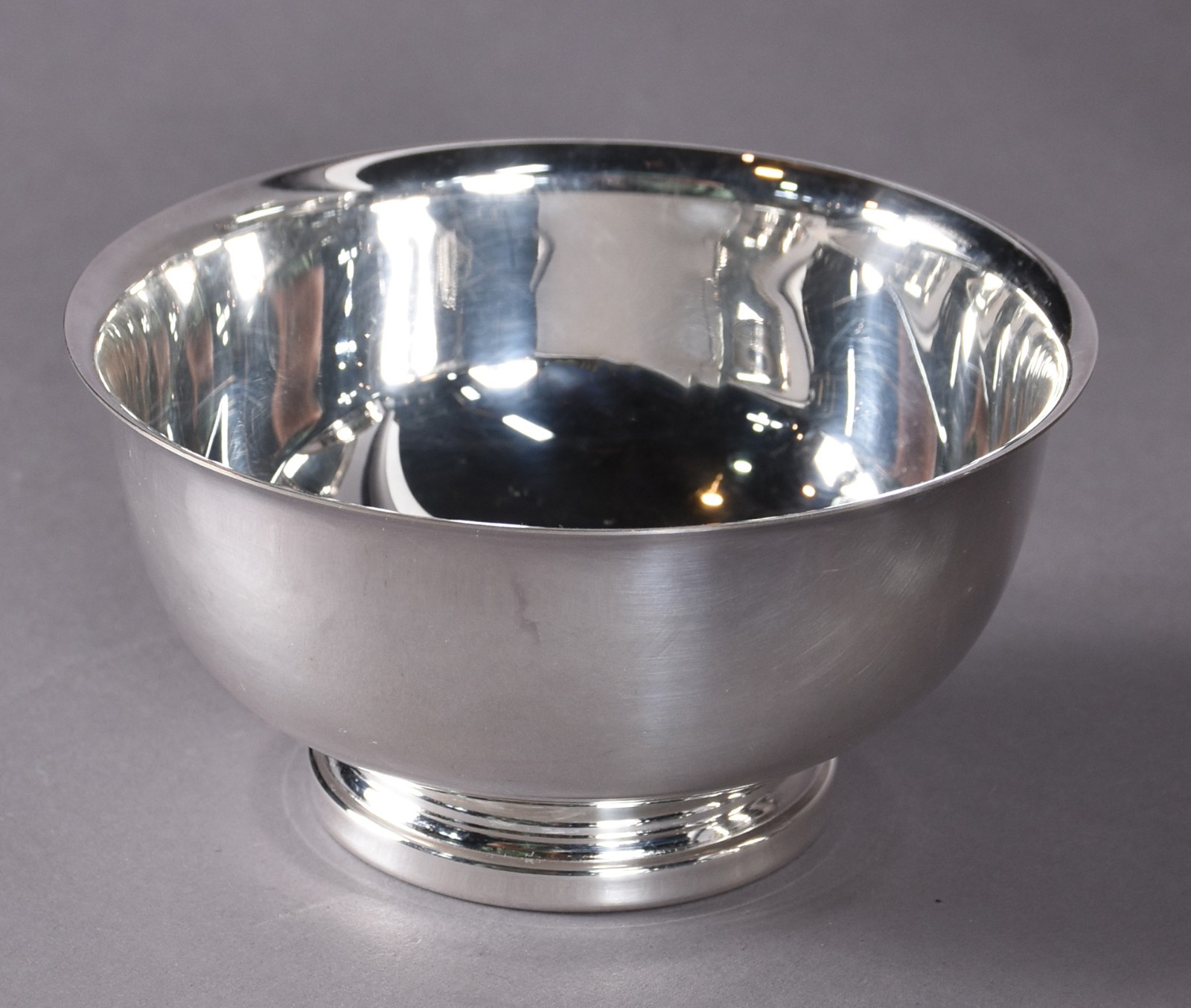 Diversas peças de metal, sendo: bandeja, 7 bowls Christofle (um Saint... - foto 3 de 6