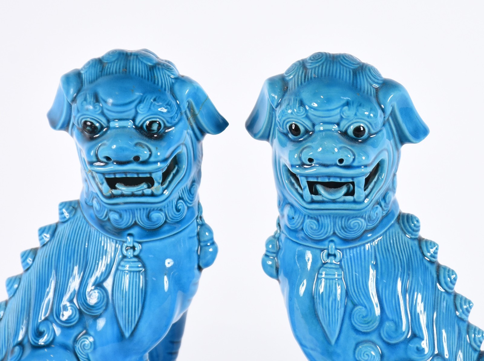 Par de cães de fó de porcelana azul turquesa, cabeça de um deles... - foto 2 de 6