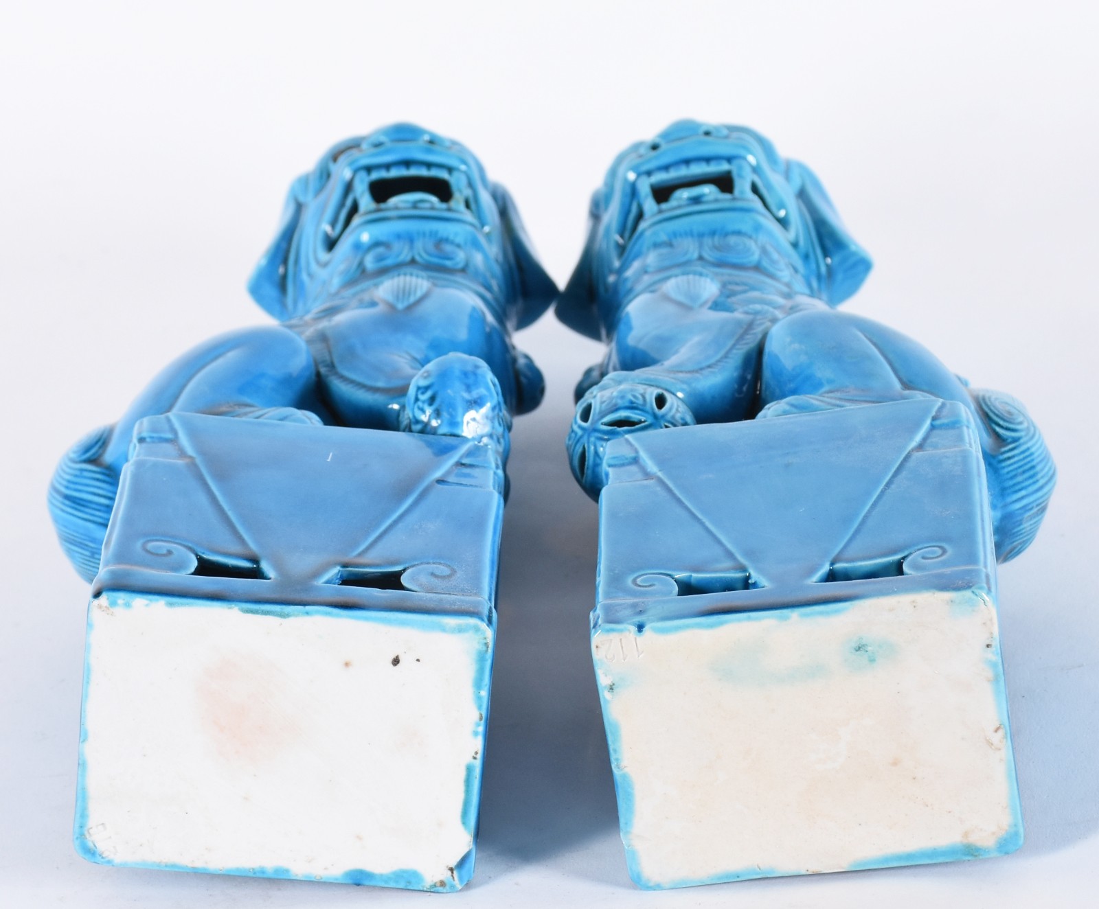 Par de cães de fó de porcelana azul turquesa, cabeça de um deles... - foto 6 de 6