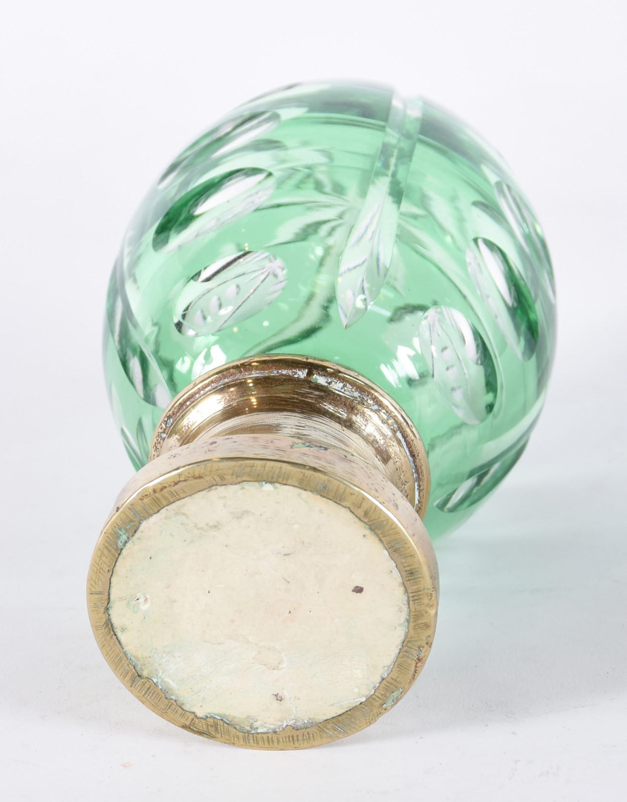 Pinha de cristal doublé verde lapidada em sulcos e frisos, base de... - foto 3 de 3