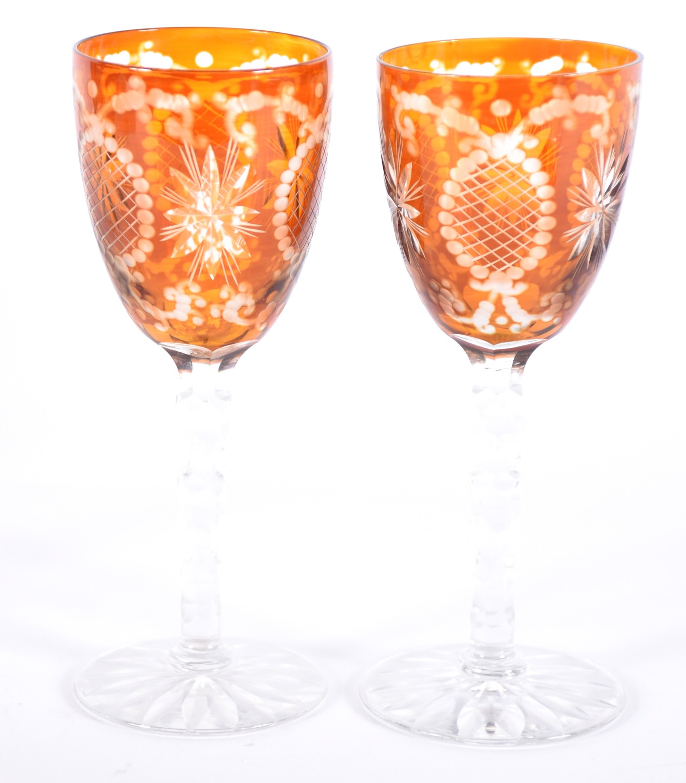 Sete cálices para vinho de cristal doublé âmbar, pés alto lapidados. - foto 3 de 4