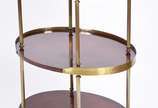 Elegante mesa de madeira nobre feitio oval com ... - Elegante mesa de madeira nobre feitio oval com 3 platôs ligados por hastes e cercaduras de metal dourado.