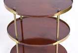 Elegante mesa de madeira nobre feitio oval com ... - Elegante mesa de madeira nobre feitio oval com 3 platôs ligados por hastes e cercaduras de metal dourado.