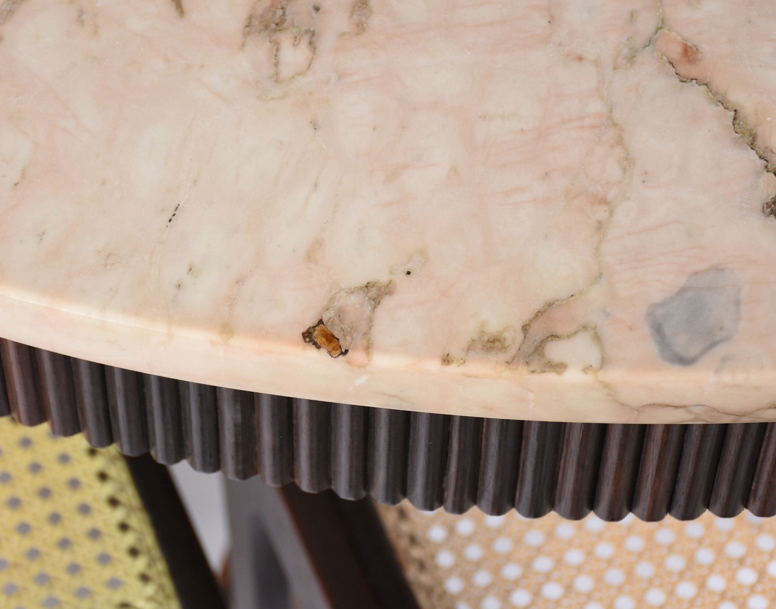 Mesa de jantar feitio redondo de madeira nobre, saia canelada, apoio... - foto 4 de 10